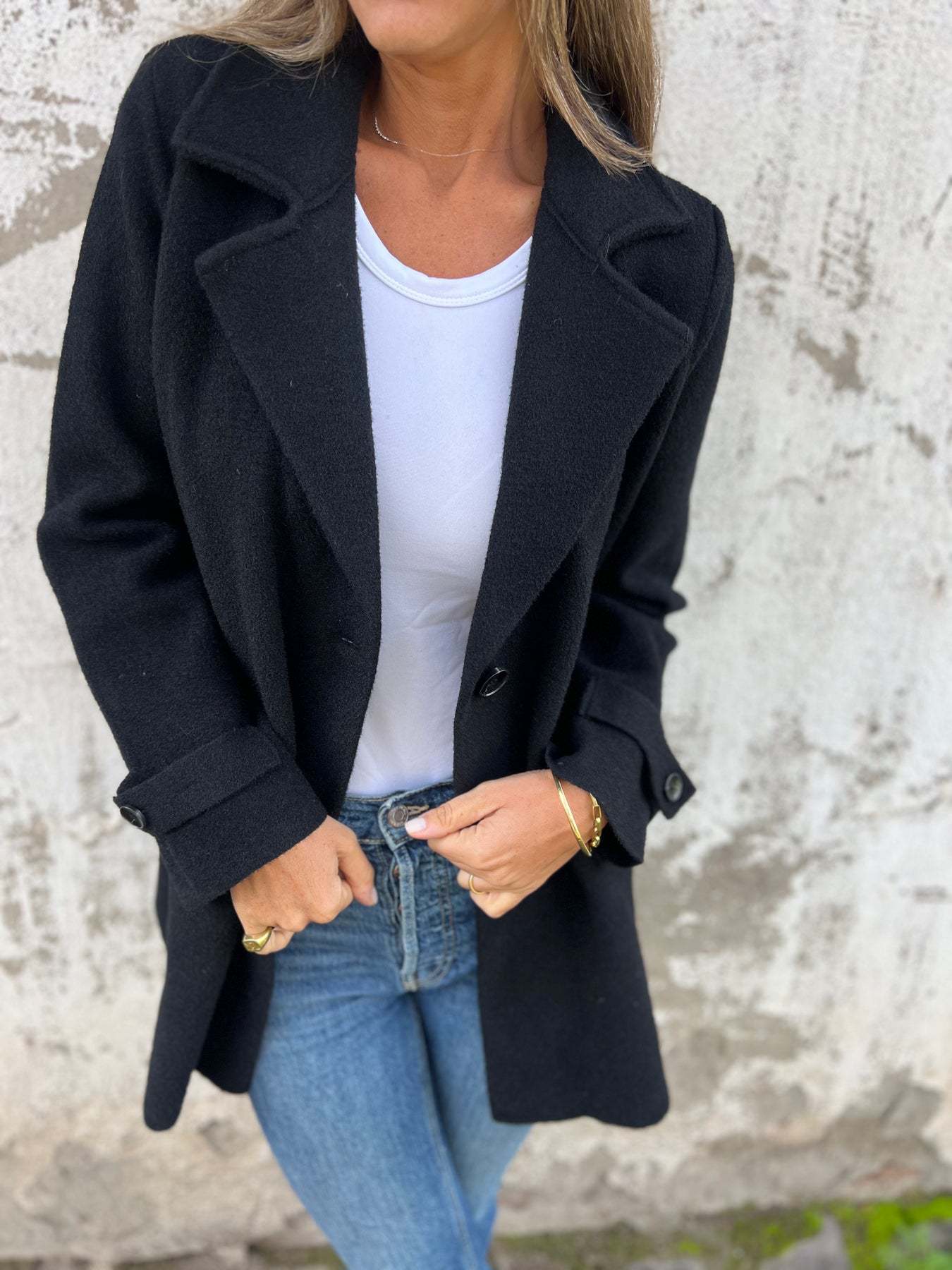 Damen modische Übergangsjacke mit stilvollen Knöpfen und weichem Material