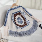 Damen eleganter Strickponcho mit kunstvollem Muster und fransigem Abschluss
