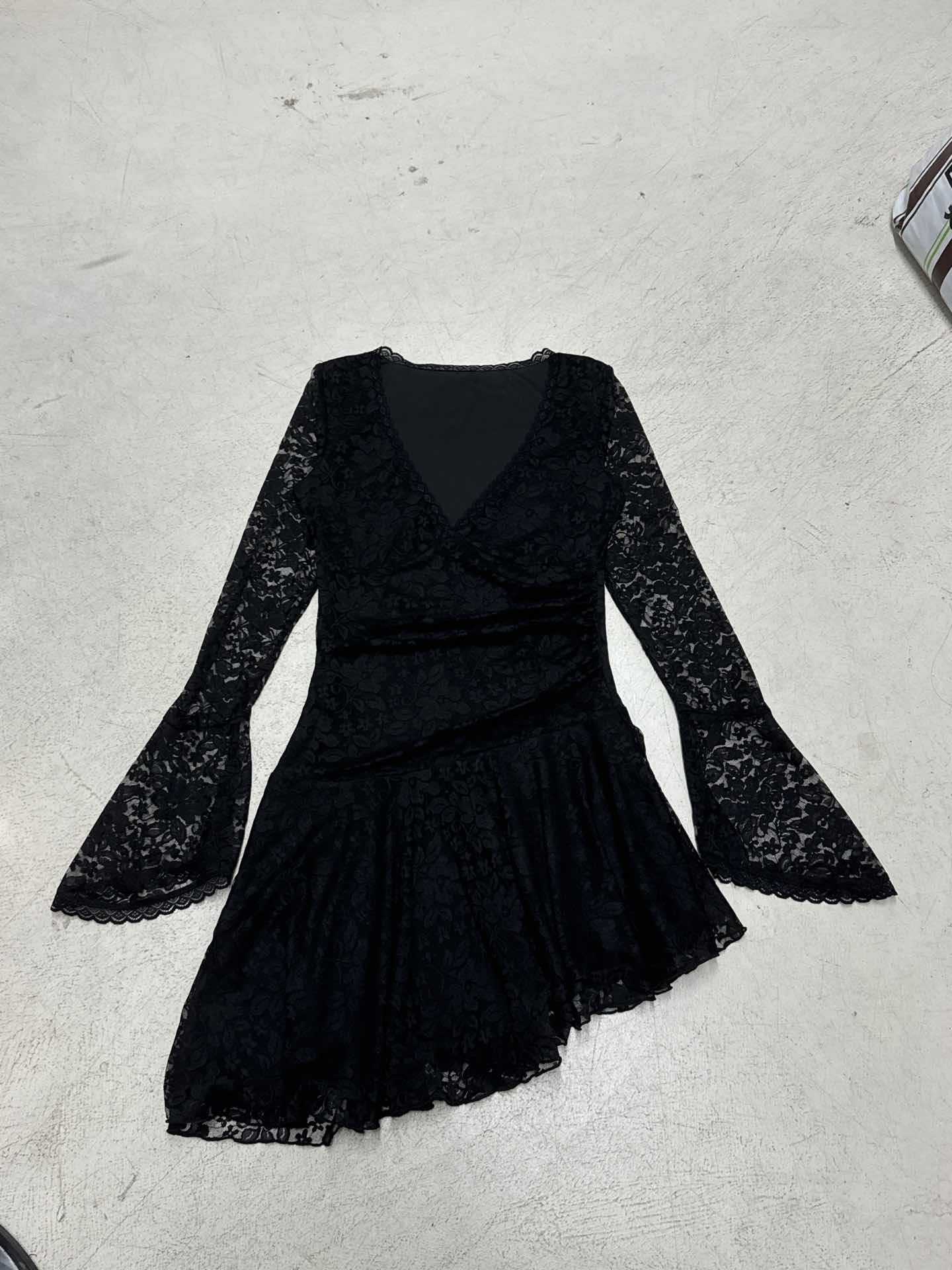 Damen Wickelkleid mit Spitzenärmel und voluminösem Rock R&B