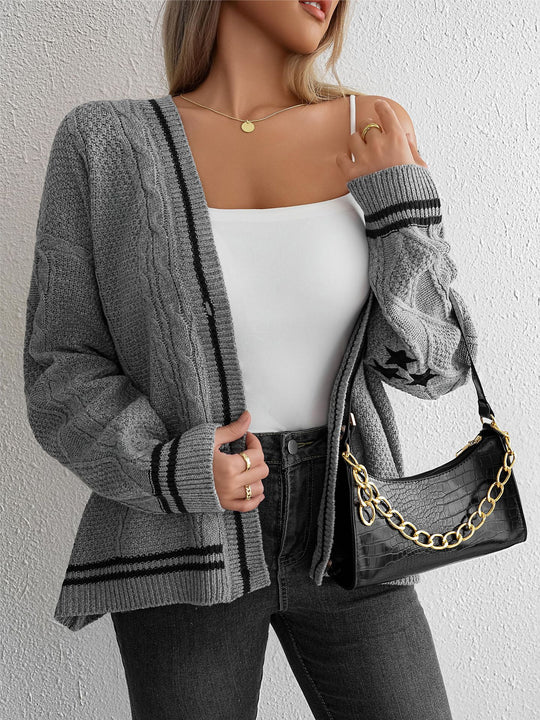 Damen Strickjacke mit Zopfdetails und Kontraststreifen R&B