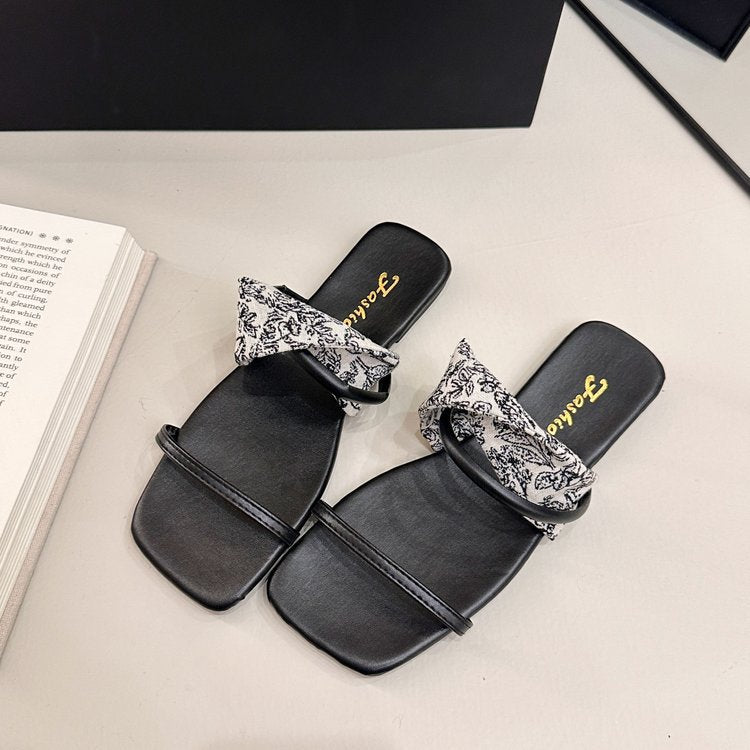 Damen modische Riemensandalen mit elegantem Knöchelriemen und gestalteter Schnürung R&B