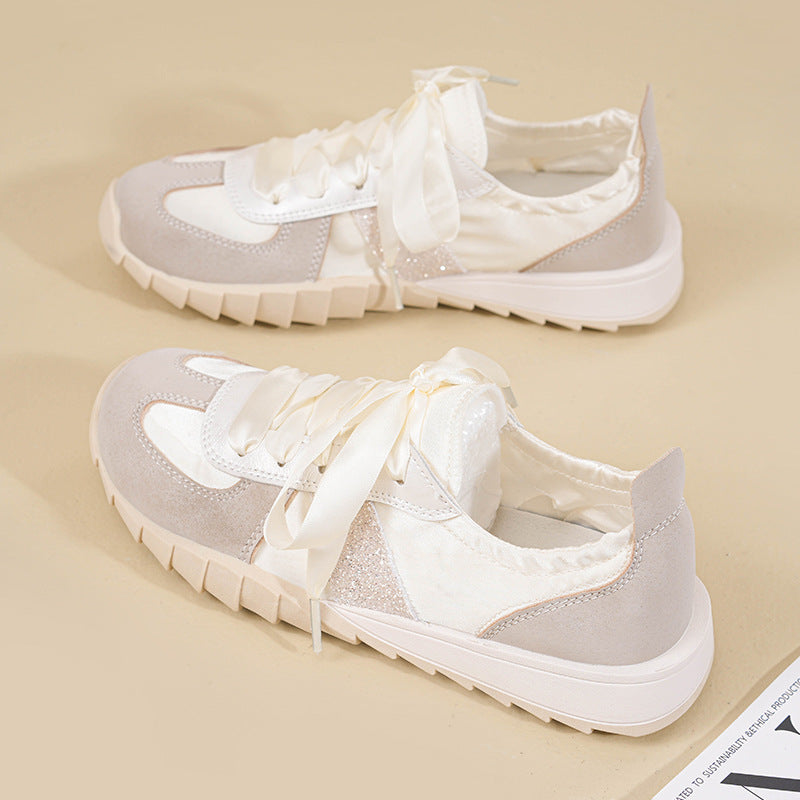 Damen Sneakers mit glänzenden Schnürsenkeln und atmungsaktivem Mesh-Obermaterial R&B