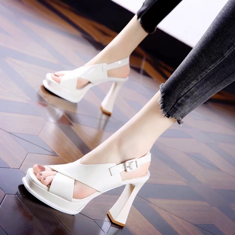 Damen Plateau-Sandalen mit modischem Riemchen und elegantem Blockabsatz
