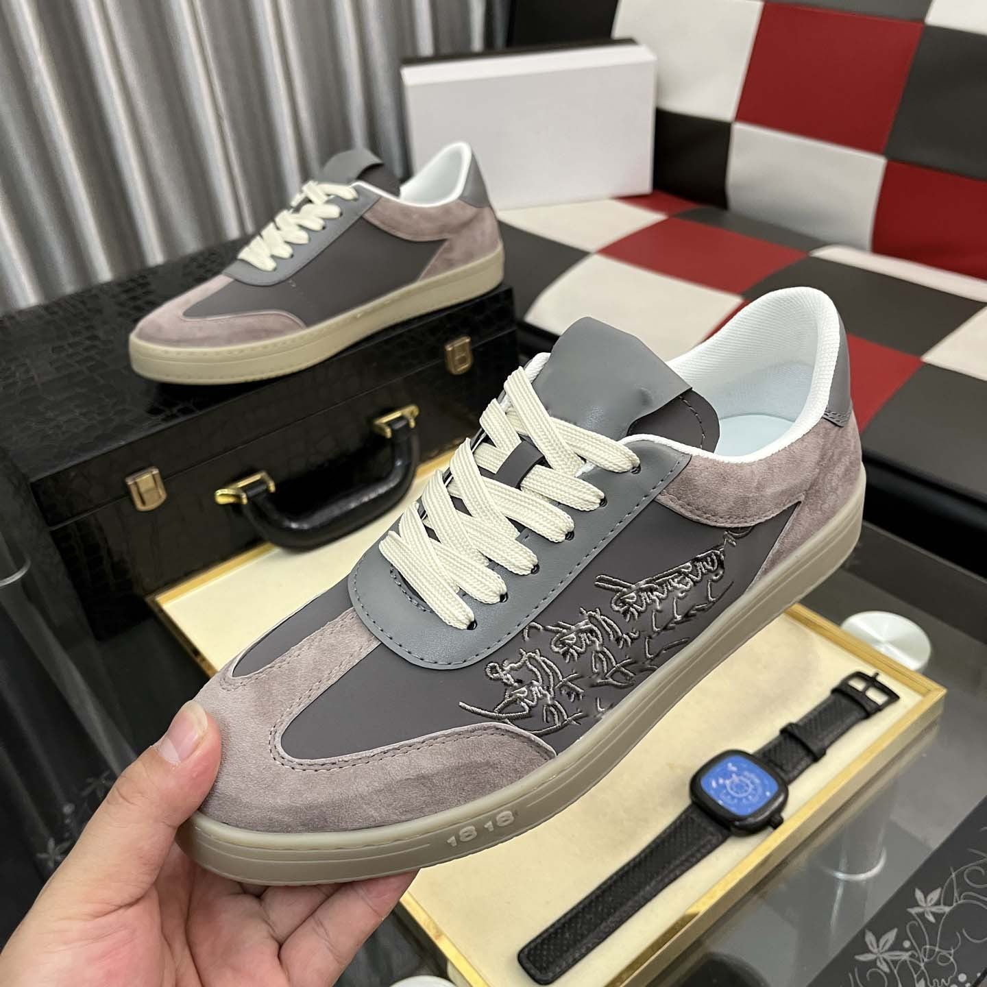 Damen Sneakers aus hochwertigem Leder und Wildleder mit modernem Design R&B