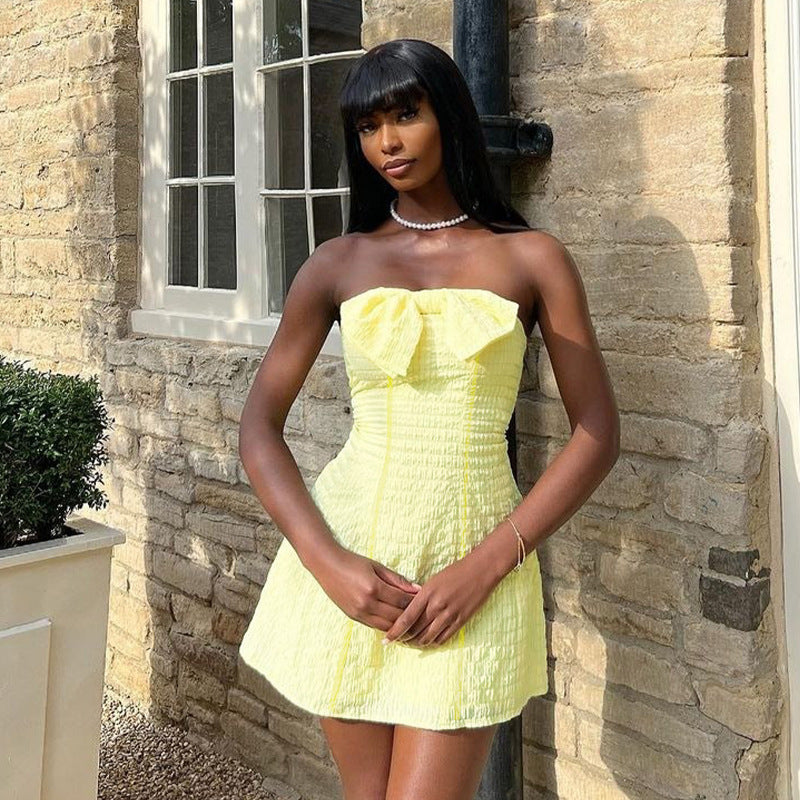 Damen Verspieltes Sommerkleid mit weitem Kragen und plissierten Details R&B