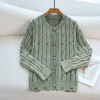 Damen Strickjacke mit Zopfmuster und eleganten Knopfdetails R&B