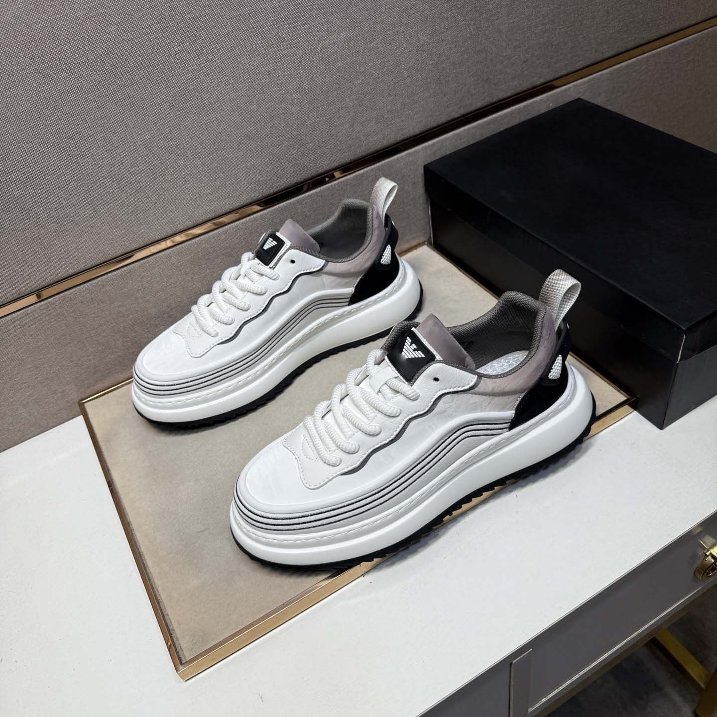 Damen Hochwertige Freizeitsneakers mit innovativer Sohle und modischem Obermaterial R&B