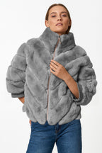 Damen Kuschelige Kunstpelzjacke mit Steppdesign R&B