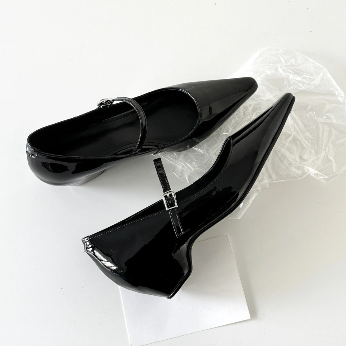 Damen elegante Slingback-Pumps mit spitzem Zehenbereich und glänzender Oberfläche