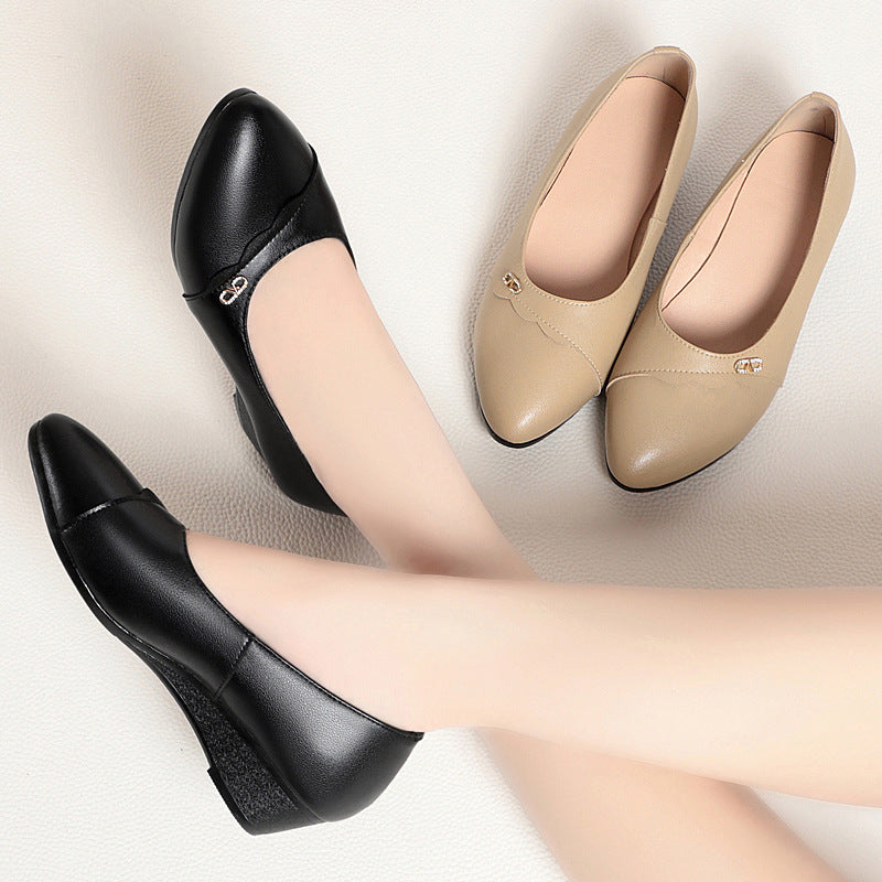 Damen Wedge Pumps mit elegantem Wellenmuster und modischem Schmuckdetail R&B