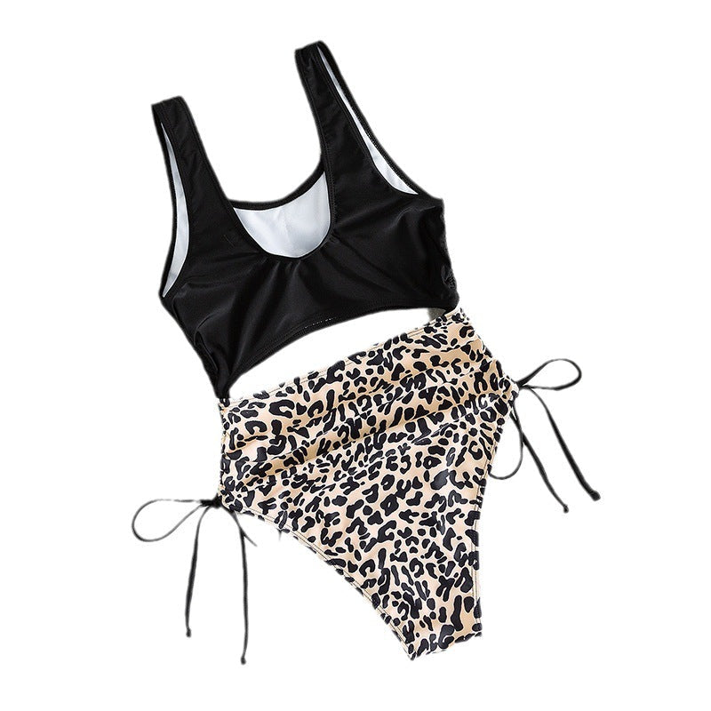 Damen Einteiler Badeanzug mit modischem Cut-Out und eleganter Leoprint-Details