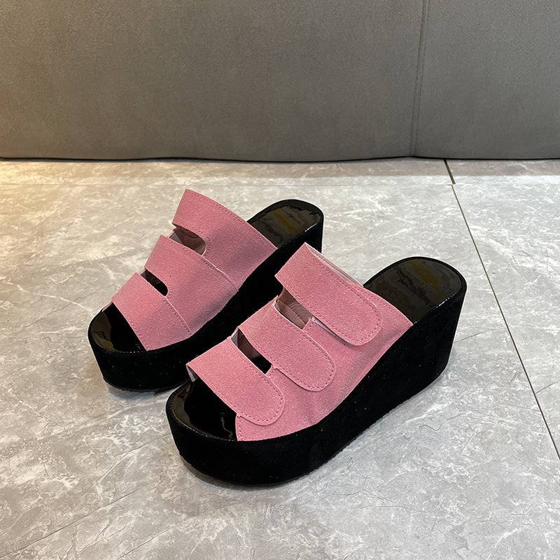 Damen Wedge-Pantoletten mit breiten Riemen und komfortablem Fußbett R&B
