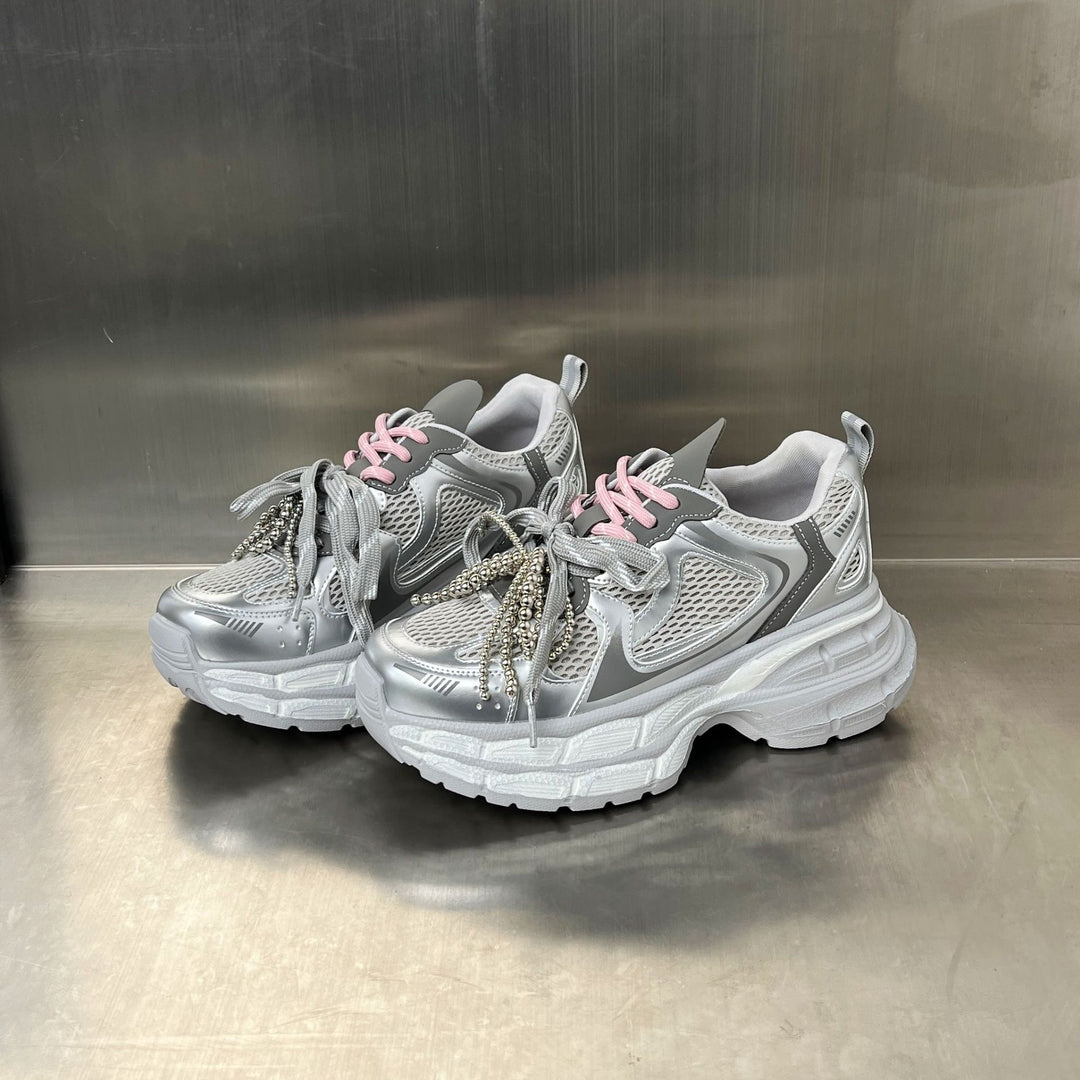 Damen Sportliche Sneakers mit atmungsaktivem Mesh und eleganten perlenverzierten Schnürsenkeln R&B