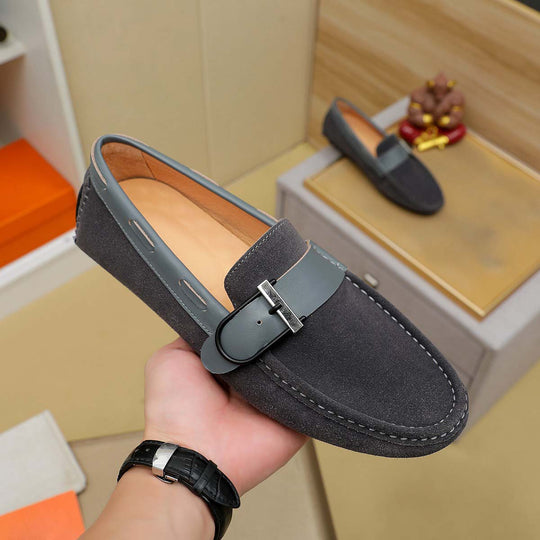 Damen Mokassins aus weichem Wildleder mit stilvollem Metallverschluss R&B