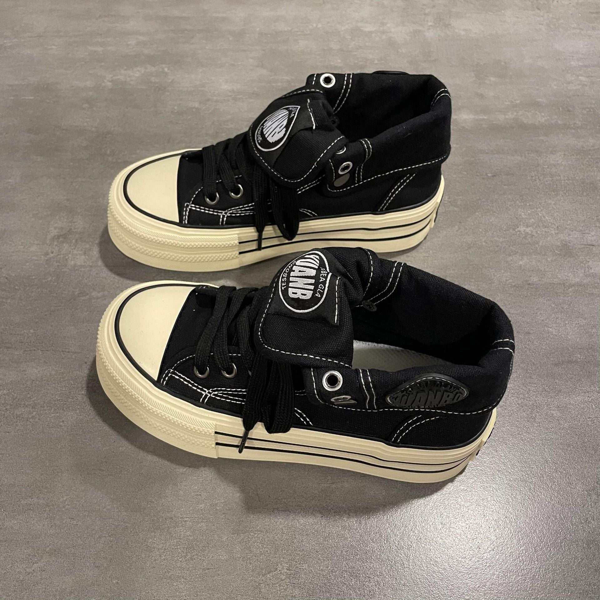 Damen High-Top Sneakers mit dicker Gummisohle und seitlichem Reißverschluss