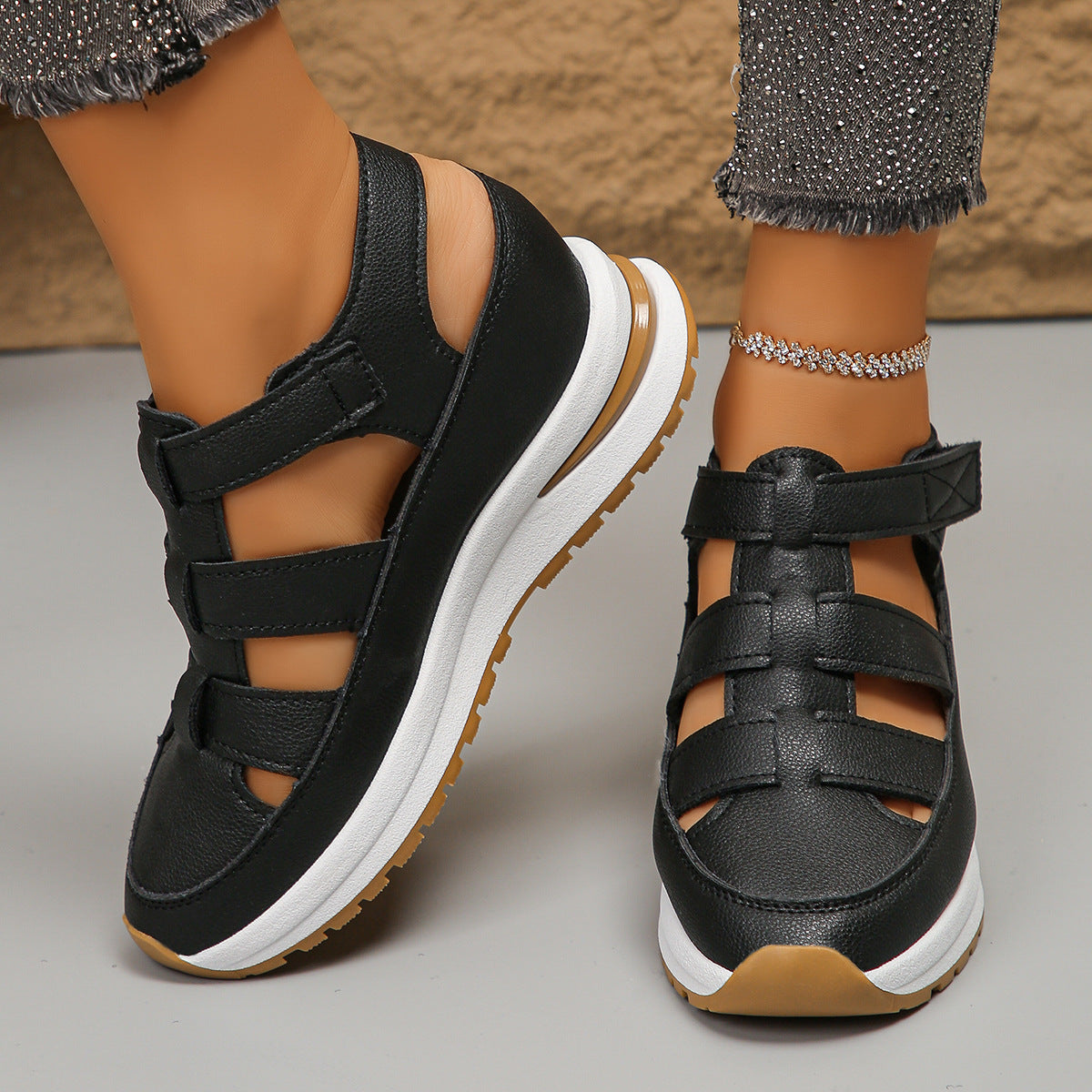 Damen Komfortable Keilsneaker mit verstellbaren Riemen und ergonomischem Fußbett R&B