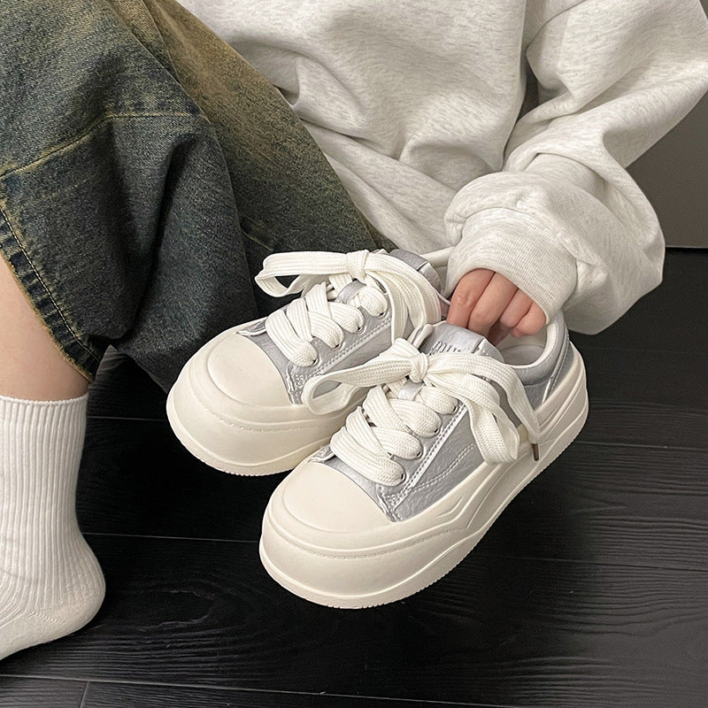Damen Plateau Sneakers mit metallisch-glänzender Oberfläche und robustem Sohlenprofil R&B