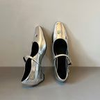 Damen Ballerinas mit blumigen Verzierungen und glänzender Lackoberfläche