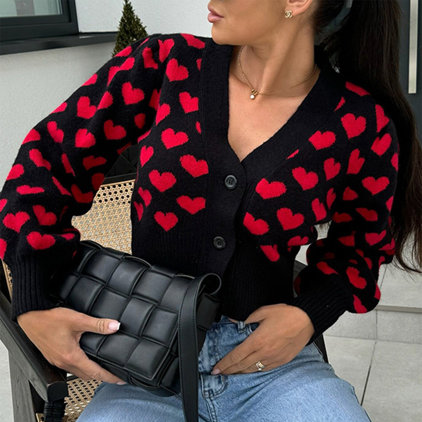 Damen Strickjacke mit Herzmotiv und dekorativen Knöpfen