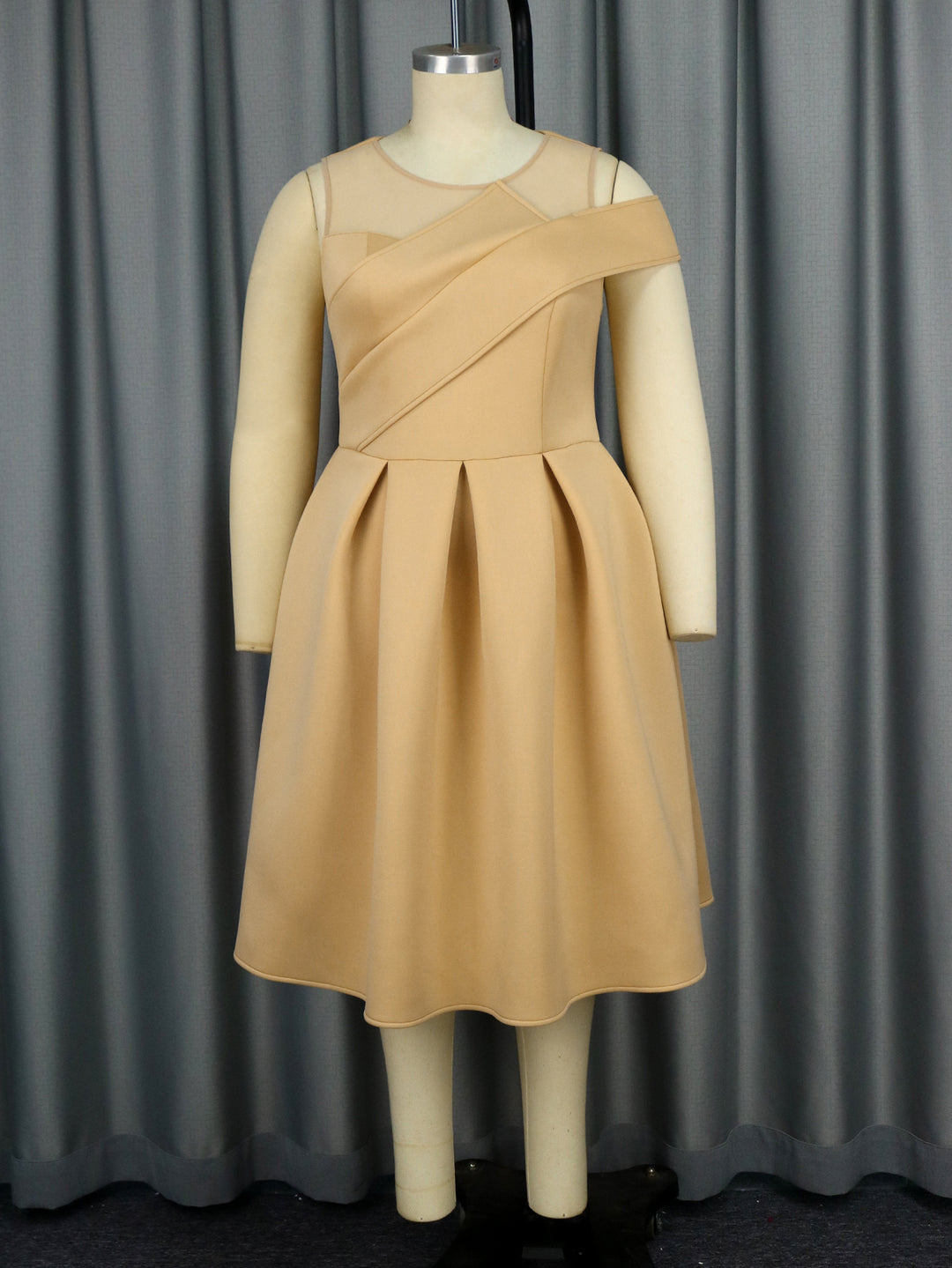 Damen Elegantes Cocktailkleid mit asymmetrischem Schnitt und transparenten Ärmeln R&B
