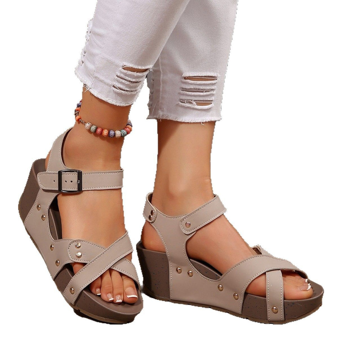Damen Wedge-Sandalen mit verstellbaren Riemen und dekorativen Nieten R&B