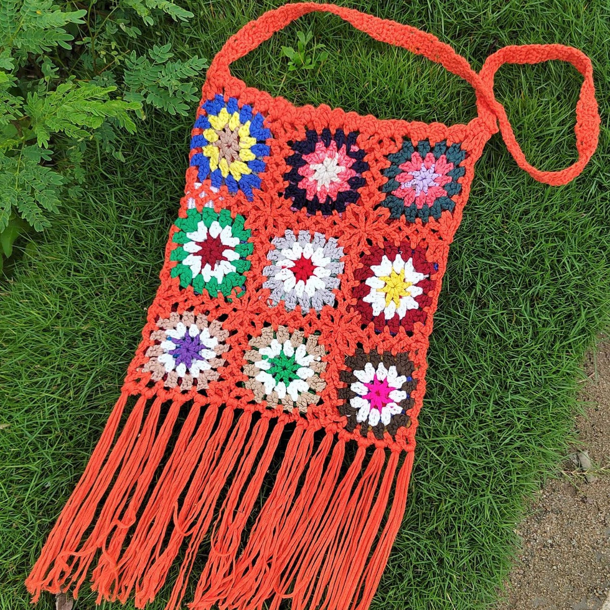 Damen gehäkelte Umhängetasche mit bunten Blumenmustern und Fransen R&B