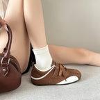 Damen Bequeme Sneaker mit elegantem Obermaterial und modischen Schnürdetails R&B
