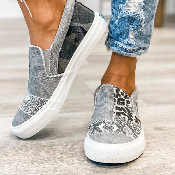 Damen modische Slip-On Sneakers mit Muster-Mix von R&B