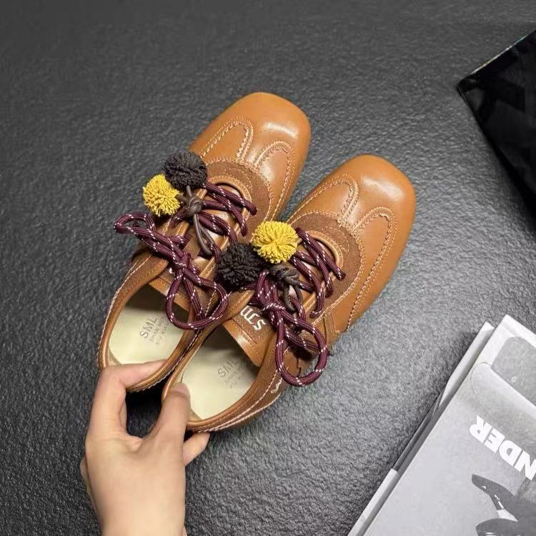Damen Sneakers mit verspieltem Pompon-Design und bequemer Sohle R&B