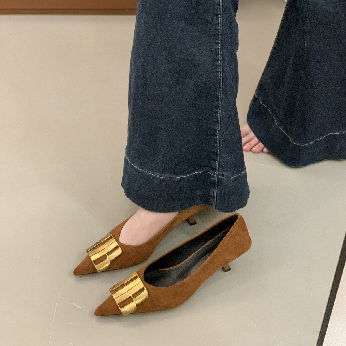 Damen Elegante spitze Pumps mit extravagantem Gold-Detail R&B