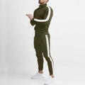 Herren nan eng anliegendes Sportensemble mit Stehkragen, durchgehendem Reißverschluss und schmal zulaufender Sporthose mit Seitenstreifen R&B