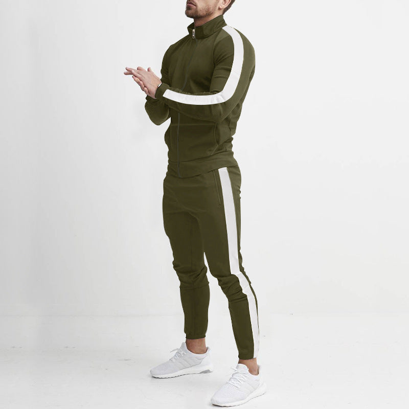 Herren nan eng anliegendes Sportensemble mit Stehkragen, durchgehendem Reißverschluss und schmal zulaufender Sporthose mit Seitenstreifen R&B