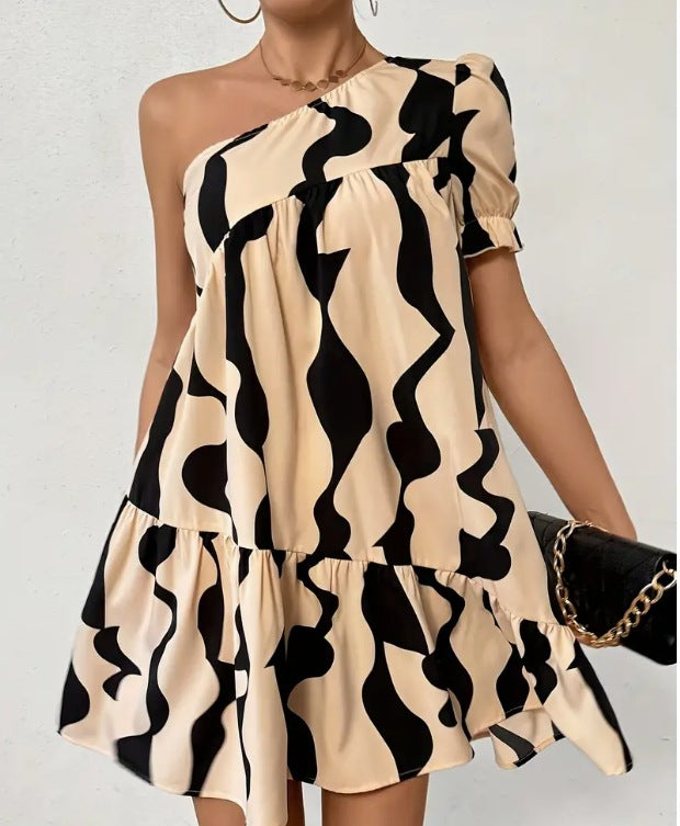 Damen Asymmetrisches Minikleid mit Volant und grafischem Muster R&B