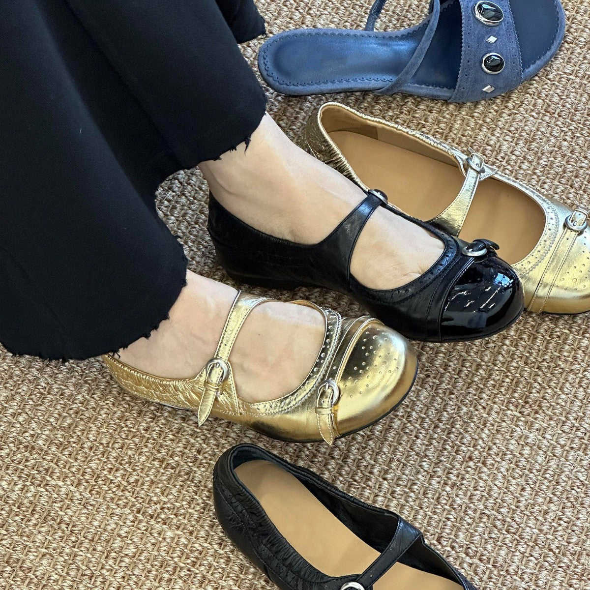 Damen elegante Ballerinas mit schimmerndem Riemchen und dekorativen Pünktchen R&B