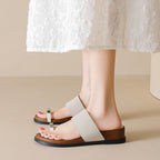 Damen modische Zehentrenner-Sandalen mit breitem Riemen und stylishen Akzenten