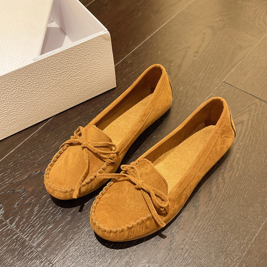 Damen Mokassins aus weichem Veloursleder mit dekorativem Band R&B