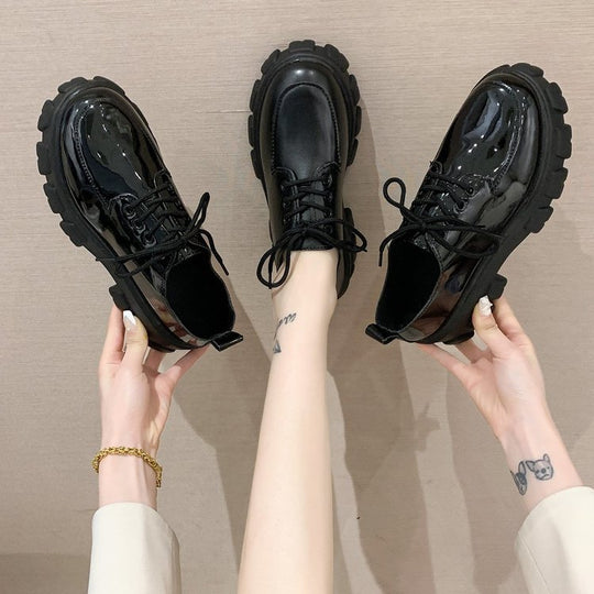 Damen Plateau-Schnürschuhe mit glanzvollem Obermaterial und komfortabler Sohle R&B
