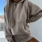 Damen Sportlicher Hoodie mit dazu passender Shorts R&B