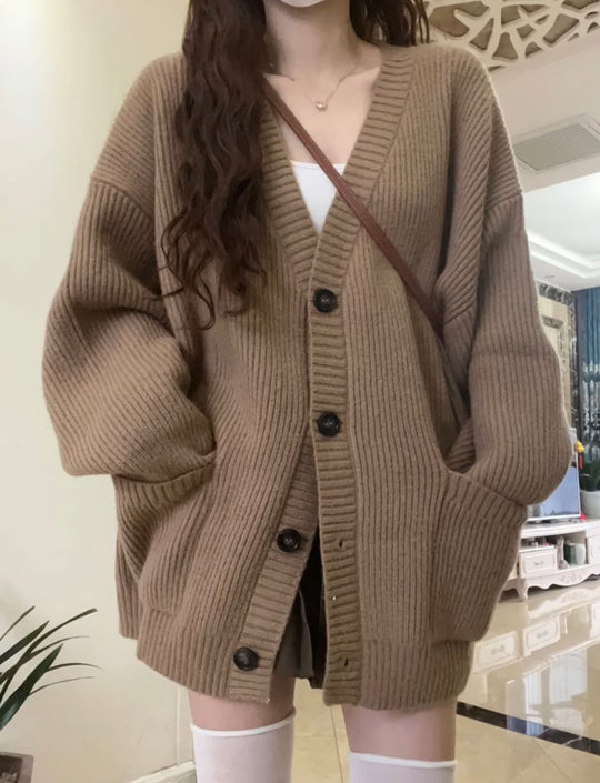 Damen Grobstrickjacke mit großen Taschen und Knopfdetails R&B