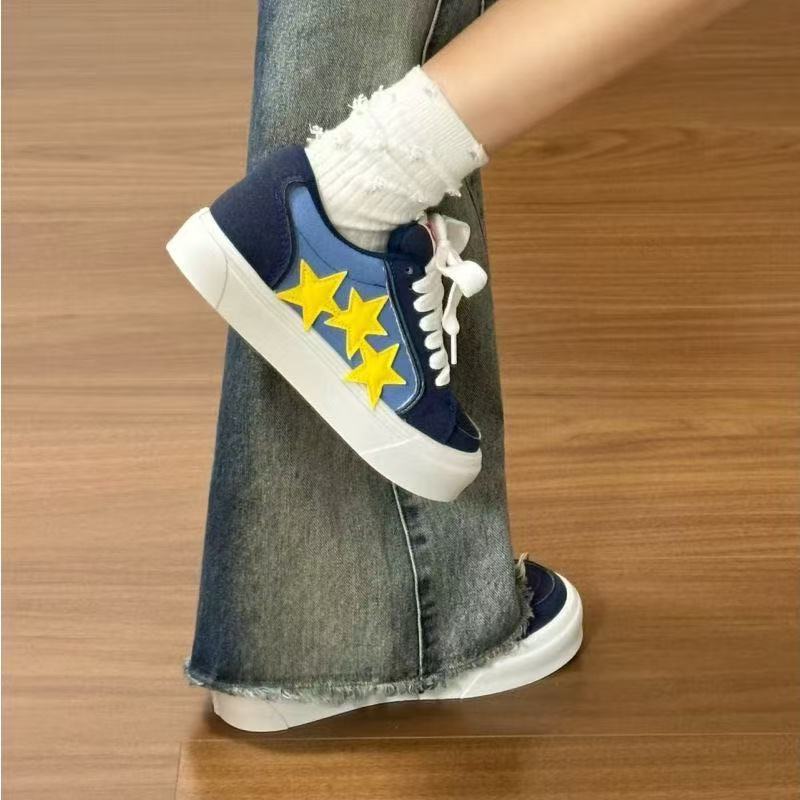 Damen Sneakers mit auffälligen Sternen-Applikationen und dämpfender Sohle R&B