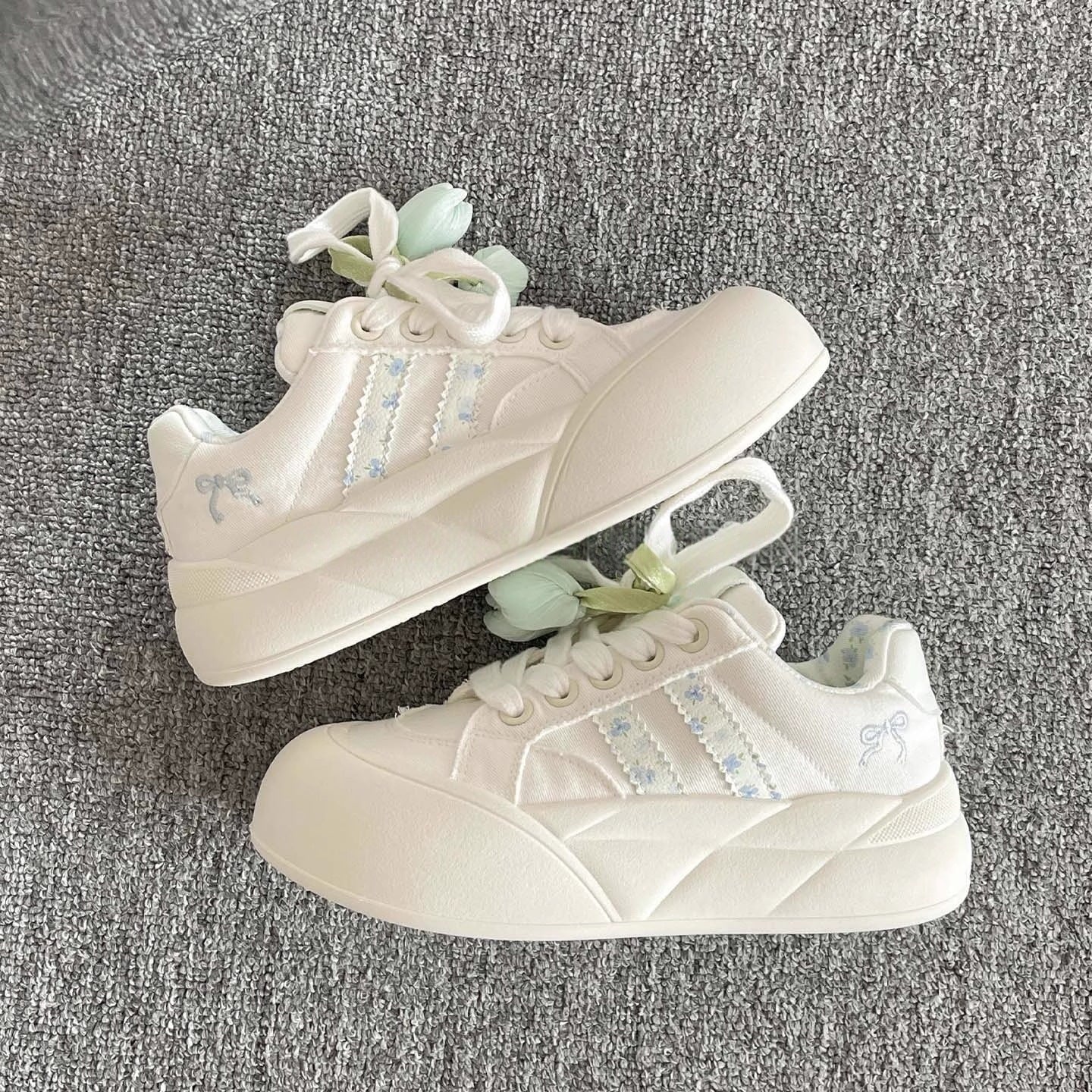 Damen Sneakers mit floralem Schnür-Design und bequemer Polsterung R&B
