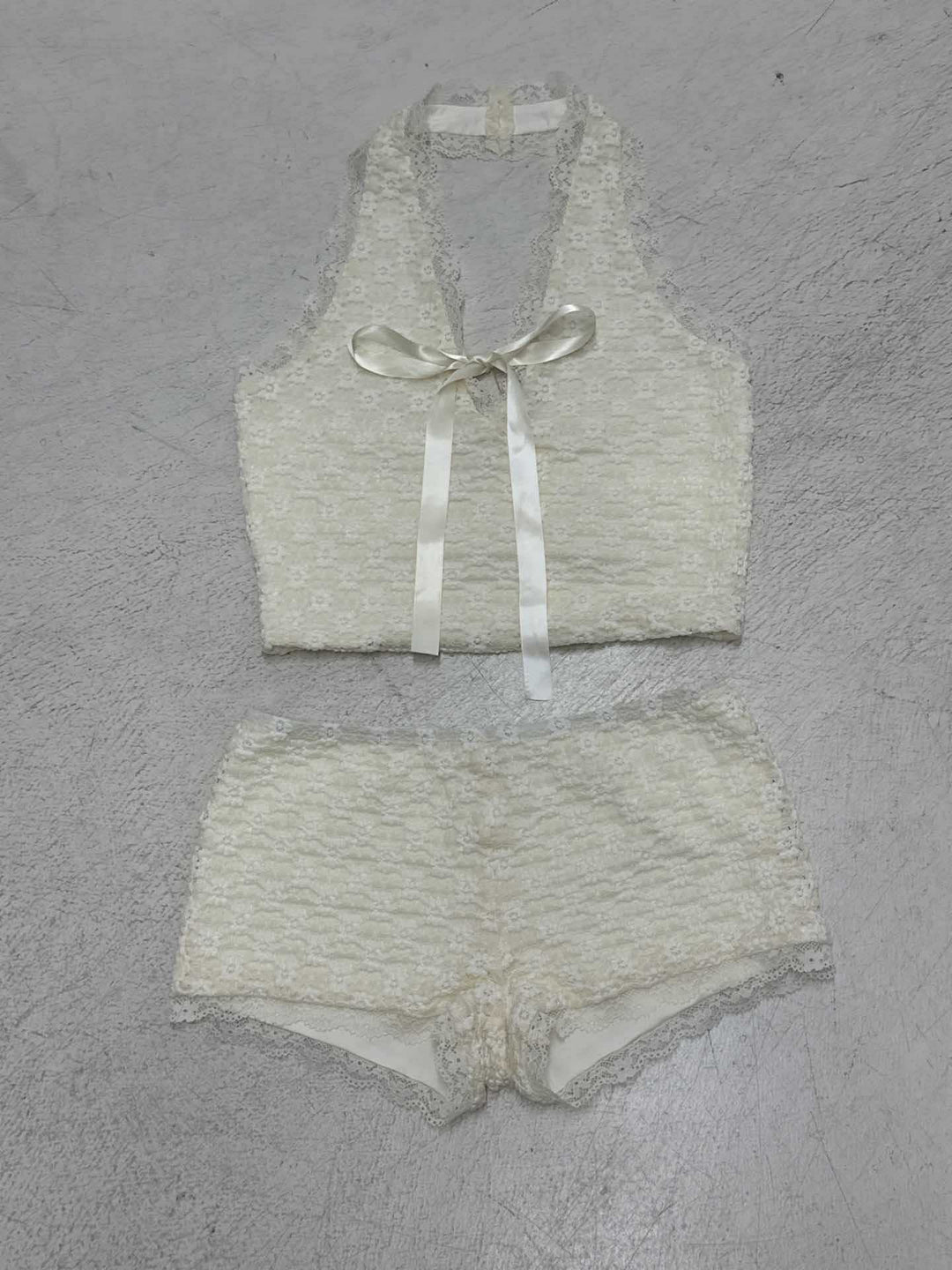 Damen Schlafset mit zarten Spitzen- und Rüschendetails R&B