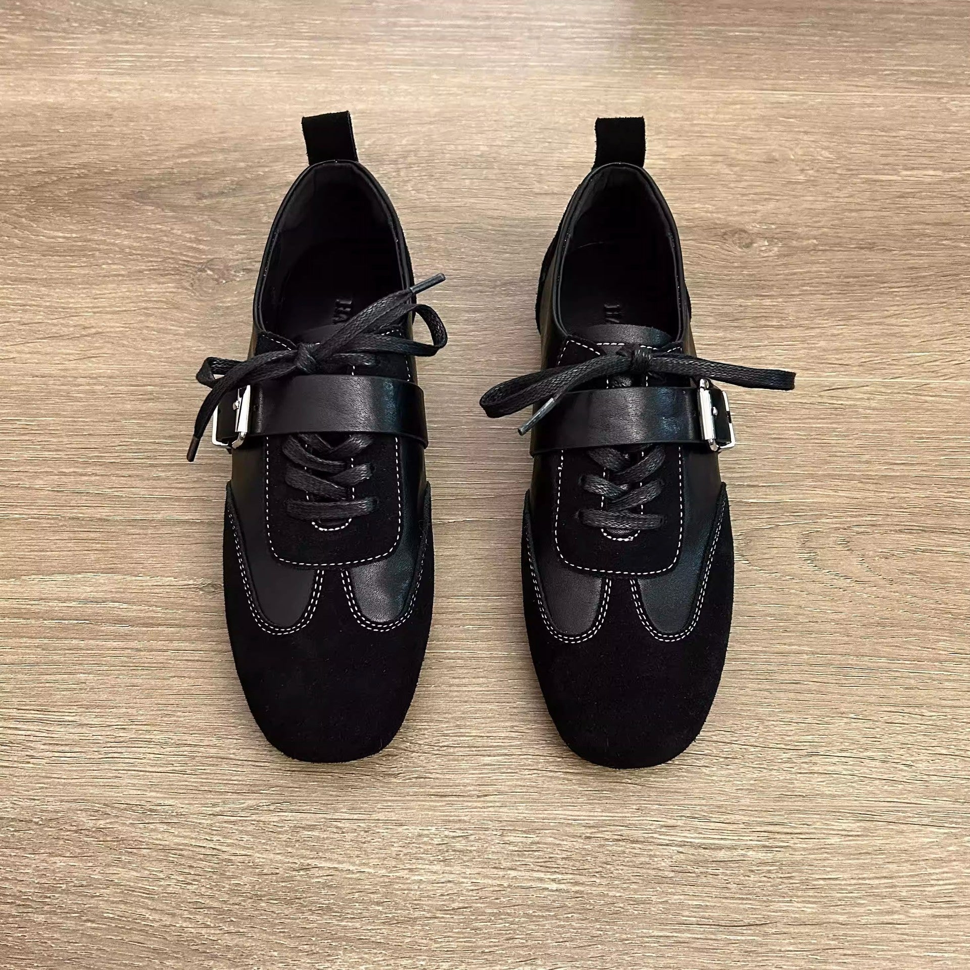 Damen modische Schnürschuhe mit dekorativem Element und hochwertiger Verarbeitung R&B
