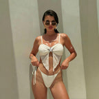 Damen Bandeau-Bikini mit spielerischen Riemchen und Luxus-Applikation R&B