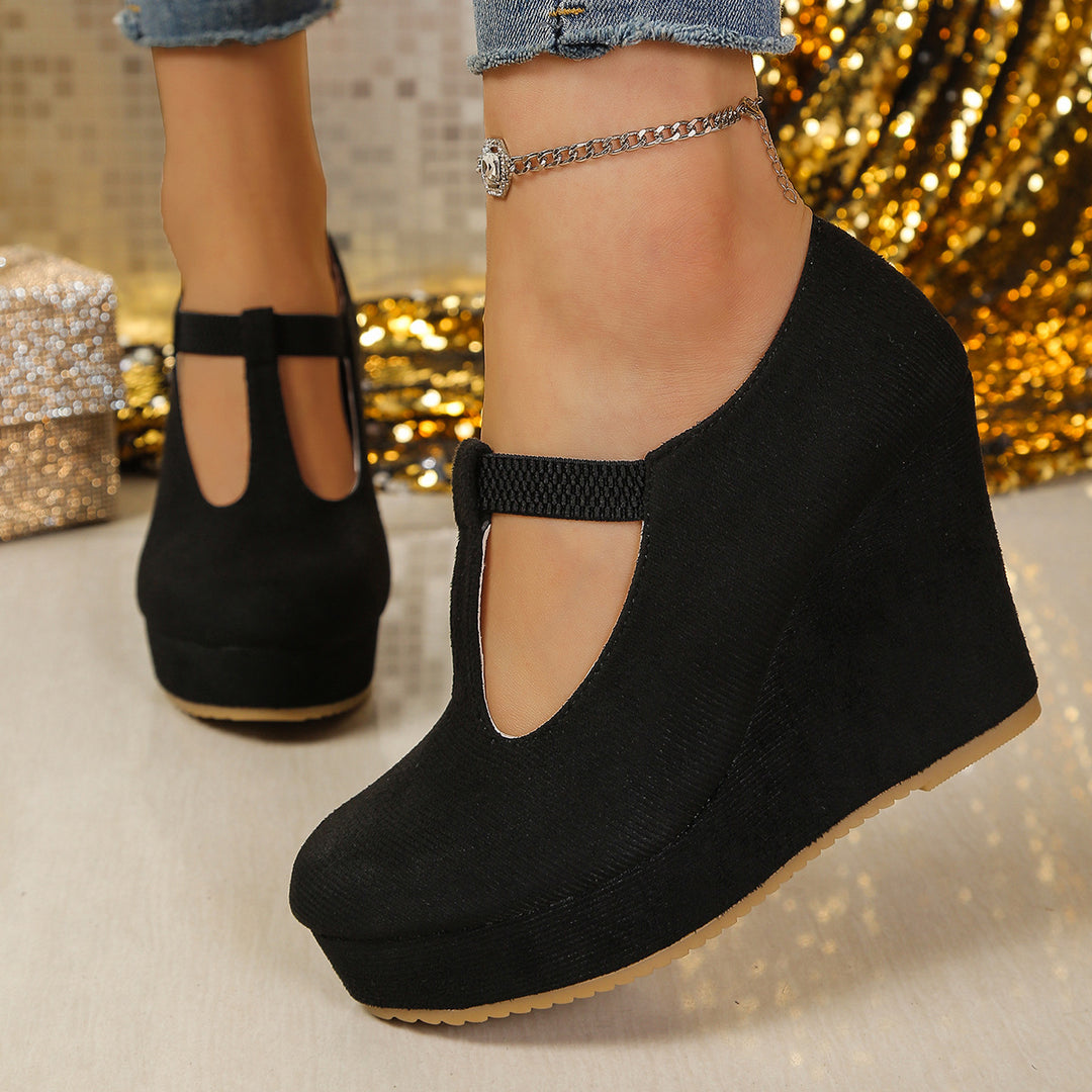 Damen Wedge-Pumps mit schickem T-Strap-Design R&B