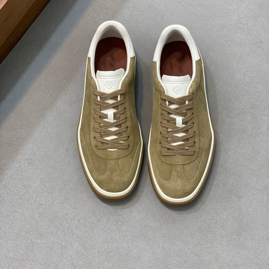 Damen Sneaker aus weichem Wildleder mit raffiniertem Schnürsystem R&B