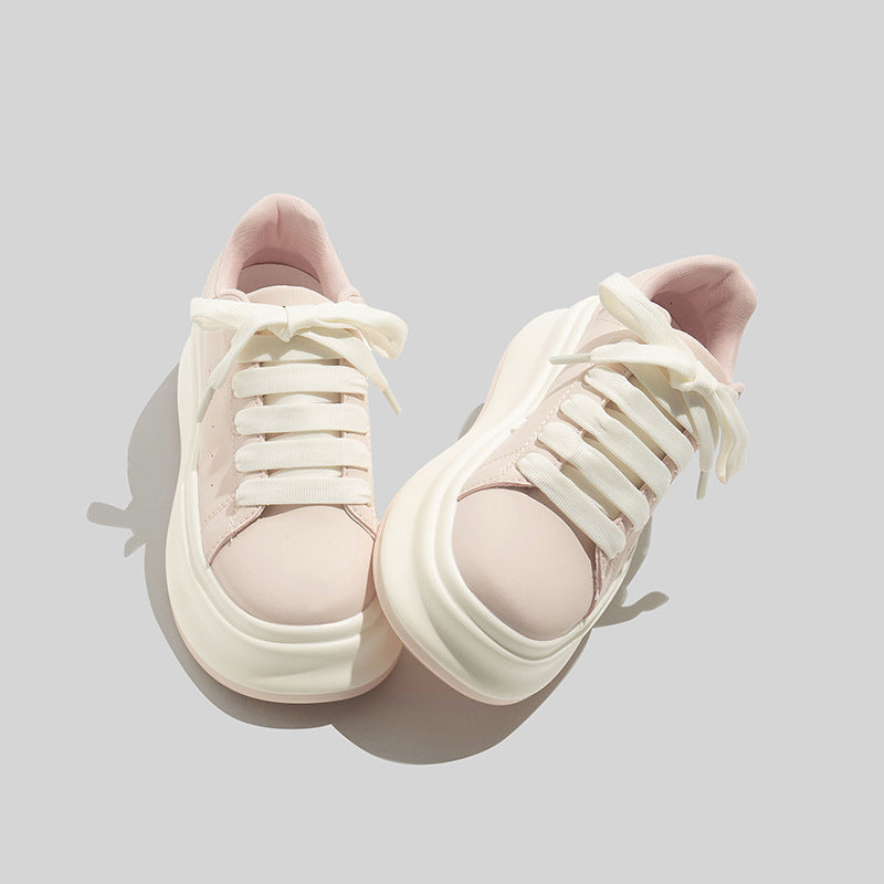 Damen Sneakers mit extrabreiter Komfortsohle und modernem Design