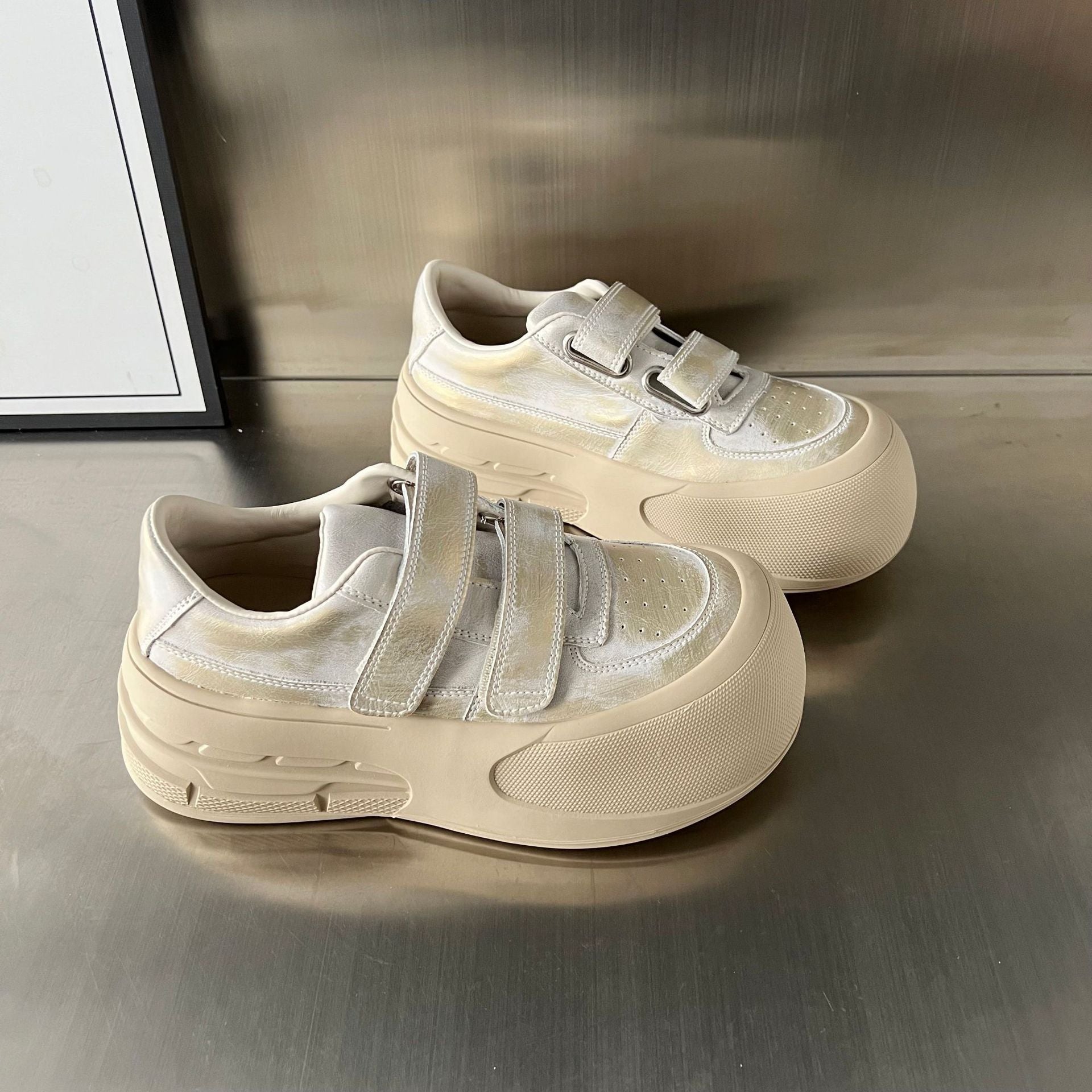 Damen Sportliche Sneakers mit verstellbarem Klettverschluss und luftiger Silhouette R&B