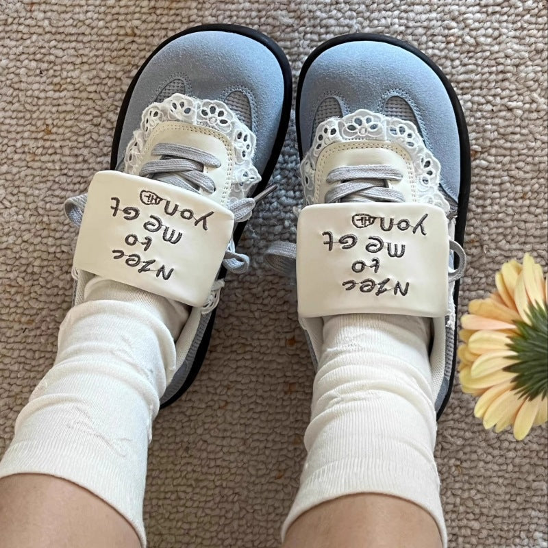 Damen Sneakers mit verspielten Spitzen-Details und weicher Sohle