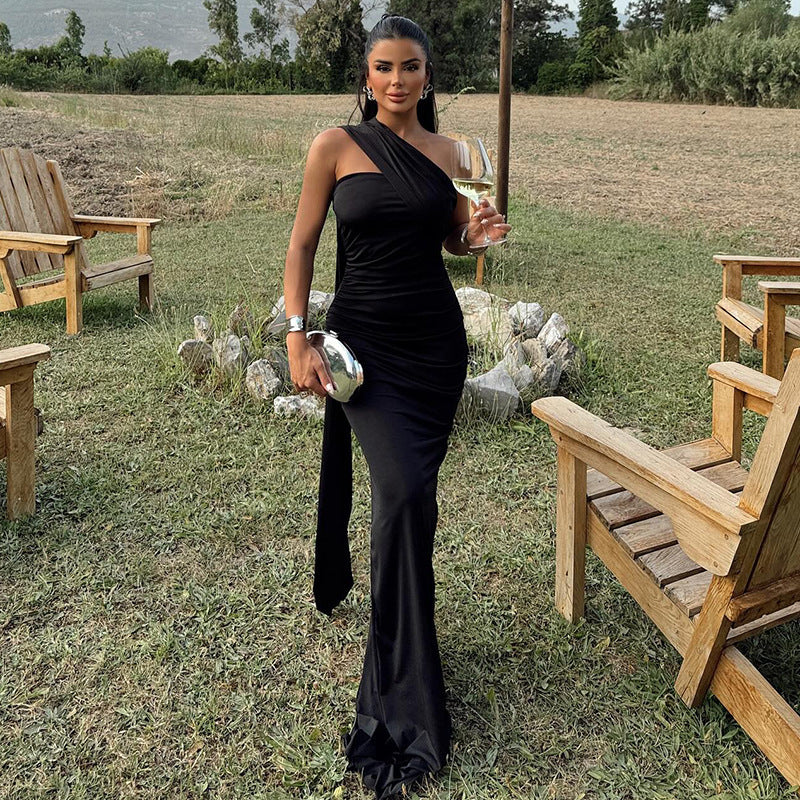 Damen Elegantes Tailliertes Abendkleid mit asymmetrischem Ausschnitt und fließendem Chiffon R&B